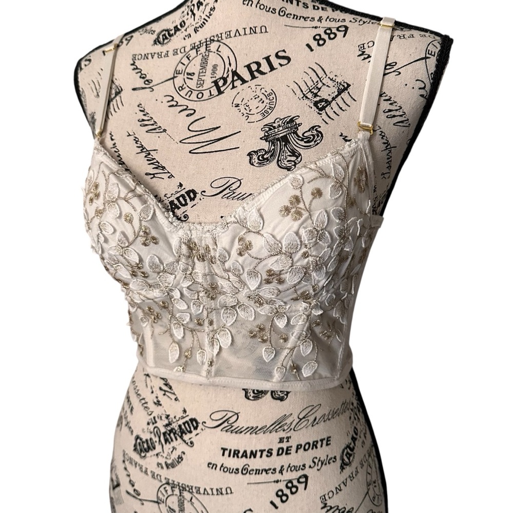 *G2G* Luulla Cream Floral 3D Embroidered Lace Crop Bustier Top - Size Small
